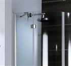 SAMO Polaris design, Box doccia semicircolare a quattro ante. Due ante fisse e due apribili frontali verso l'esterno. Apertura ad ante ripiegabili grazie a cerniere sollevabili e snodate 